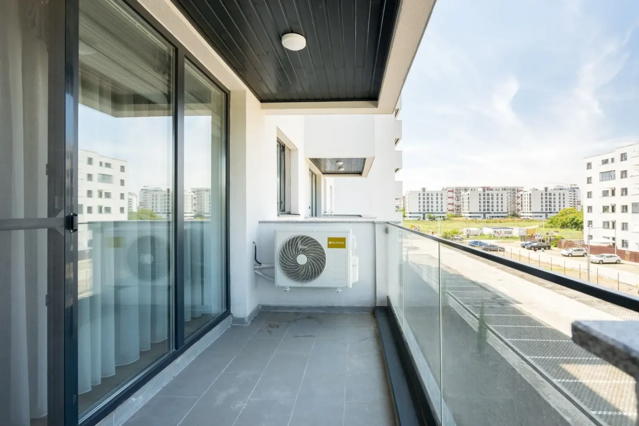 https://www.blu-dt.ro/wp-content/uploads/2024/07/bluestein_residence_RGC2882-1280x854.webp