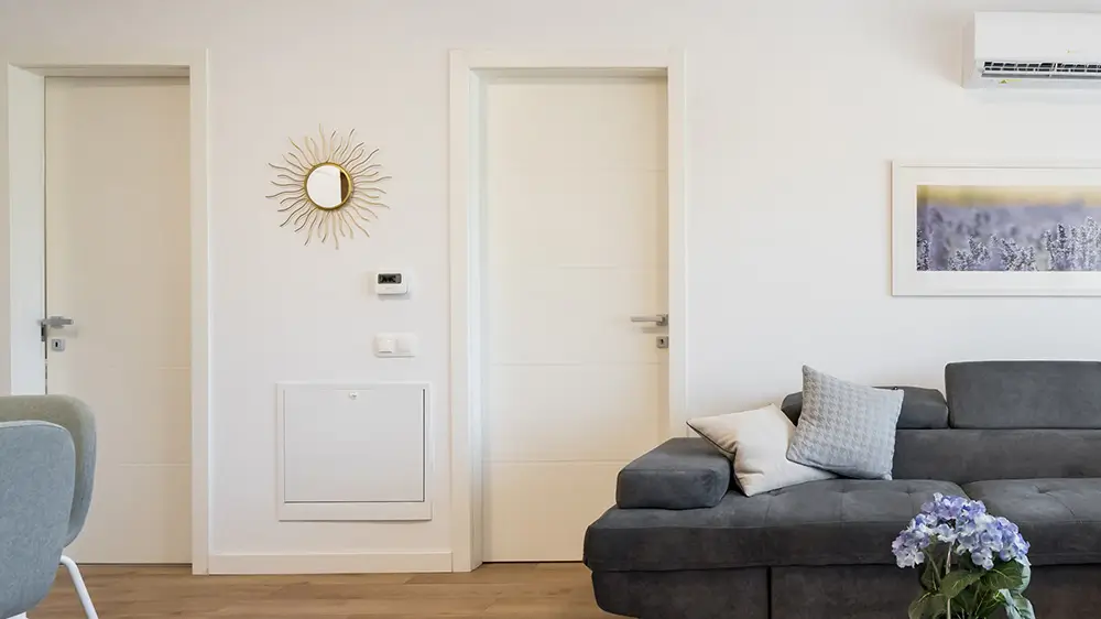 https://www.blu-dt.ro/wp-content/uploads/2025/01/blu-residence-finisaje-usi-interior.webp
